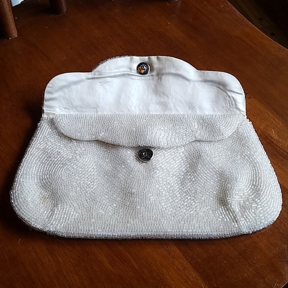 Vintage cream pearlescent beaded purse - Picture 2 of 8